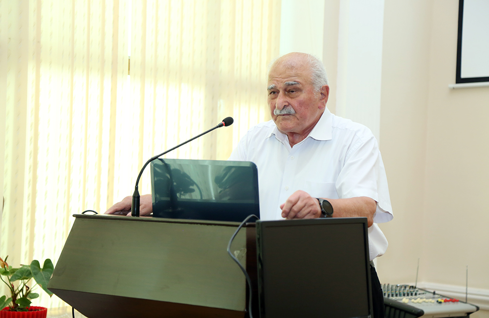 “Yaşıl dünya naminə həmrəylik ili”nə həsr olunmuş elmi konfrans keçirilib